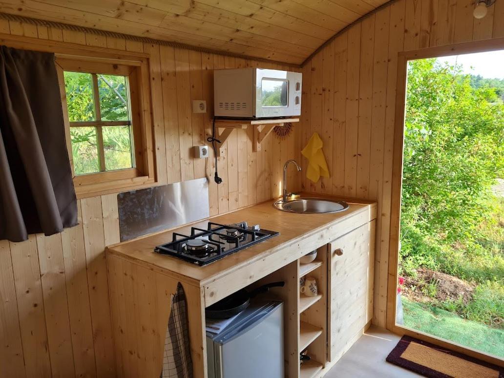 Les Roulottes Du Pilat Hotel Maclas Luaran gambar