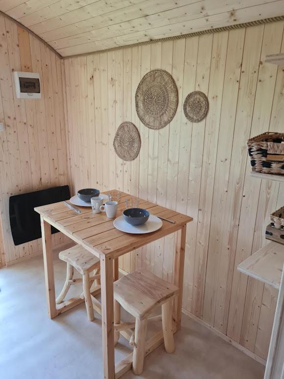 Les Roulottes Du Pilat Hotel Maclas Luaran gambar