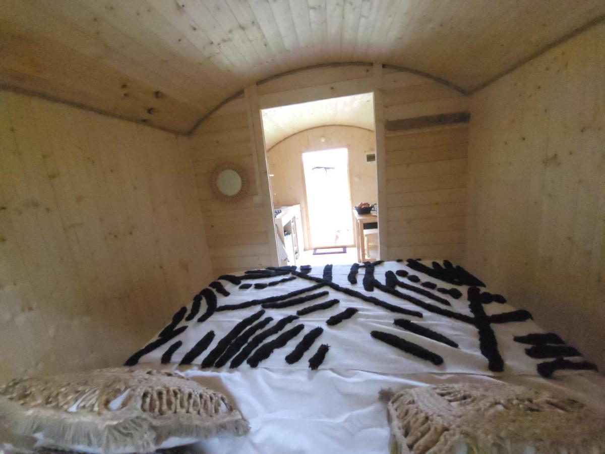 Les Roulottes Du Pilat Hotel Maclas Luaran gambar